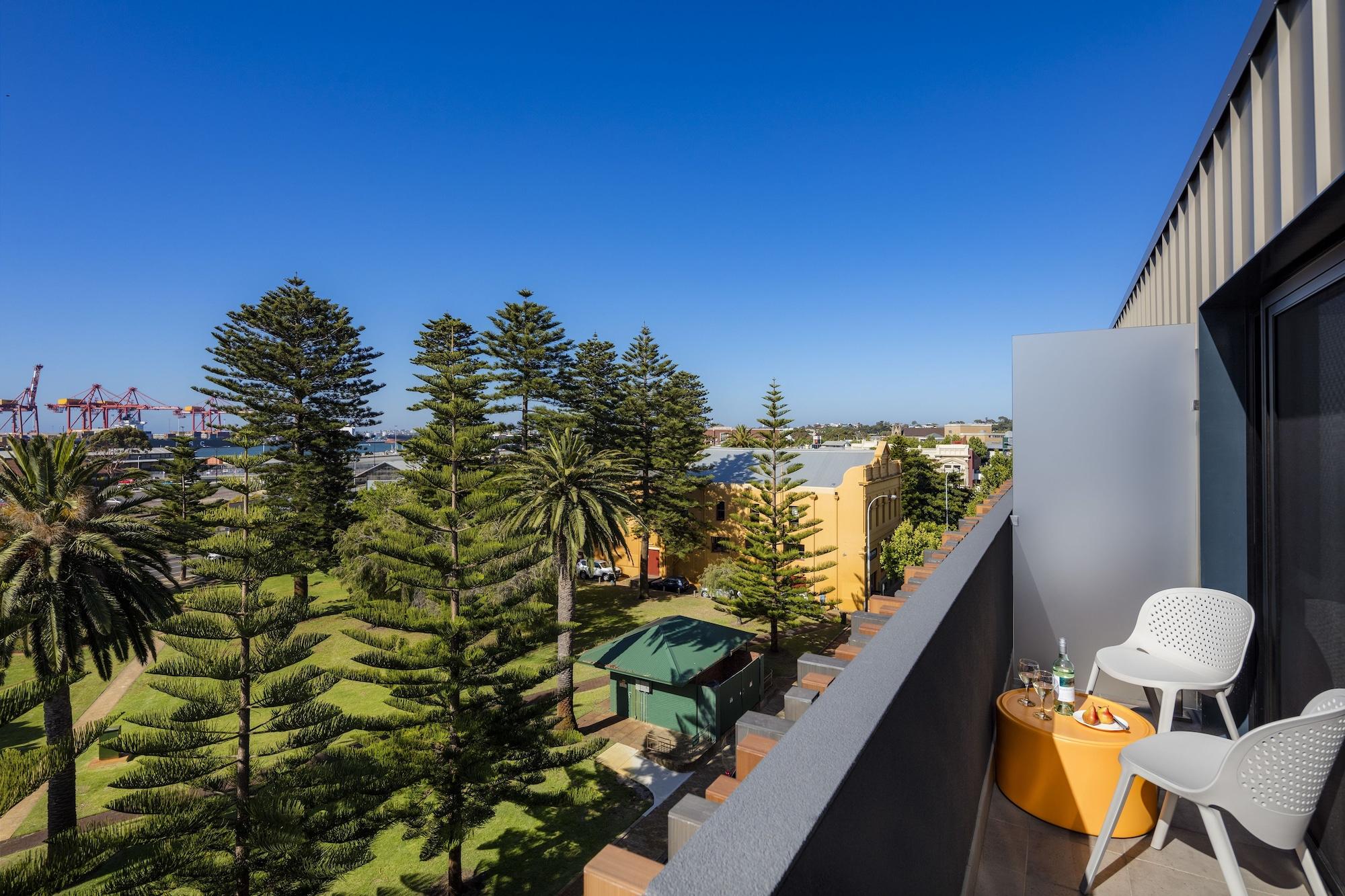 Quest Fremantle Aparthotel Exterior photo