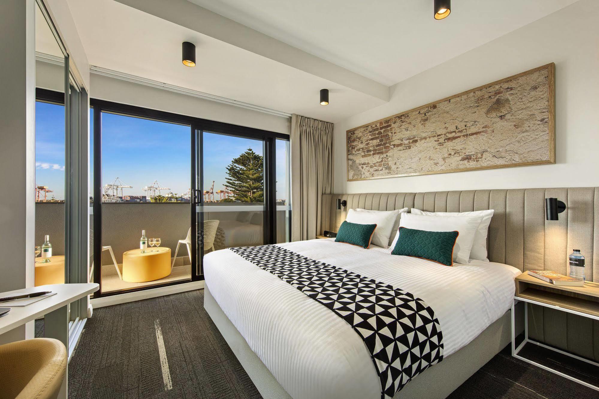 Quest Fremantle Aparthotel Exterior photo